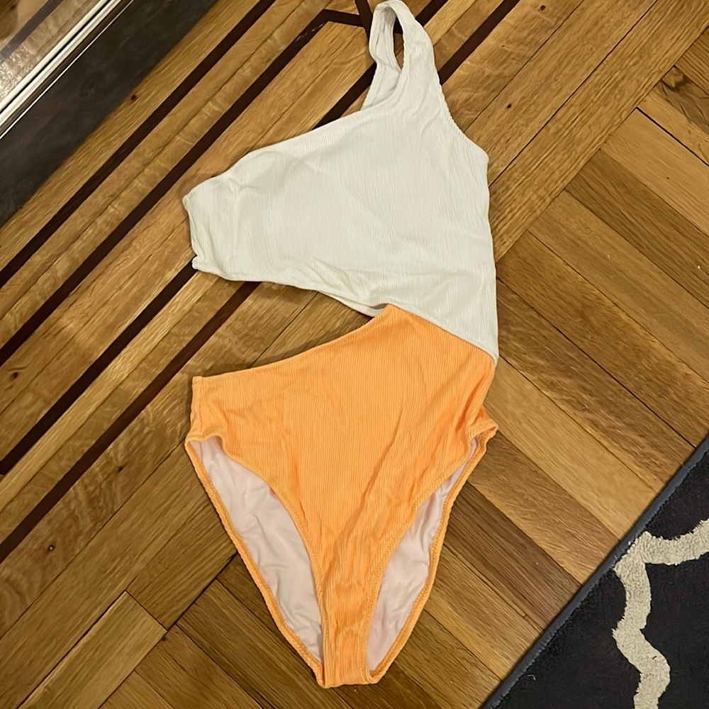 Chose one should cutout swim suit